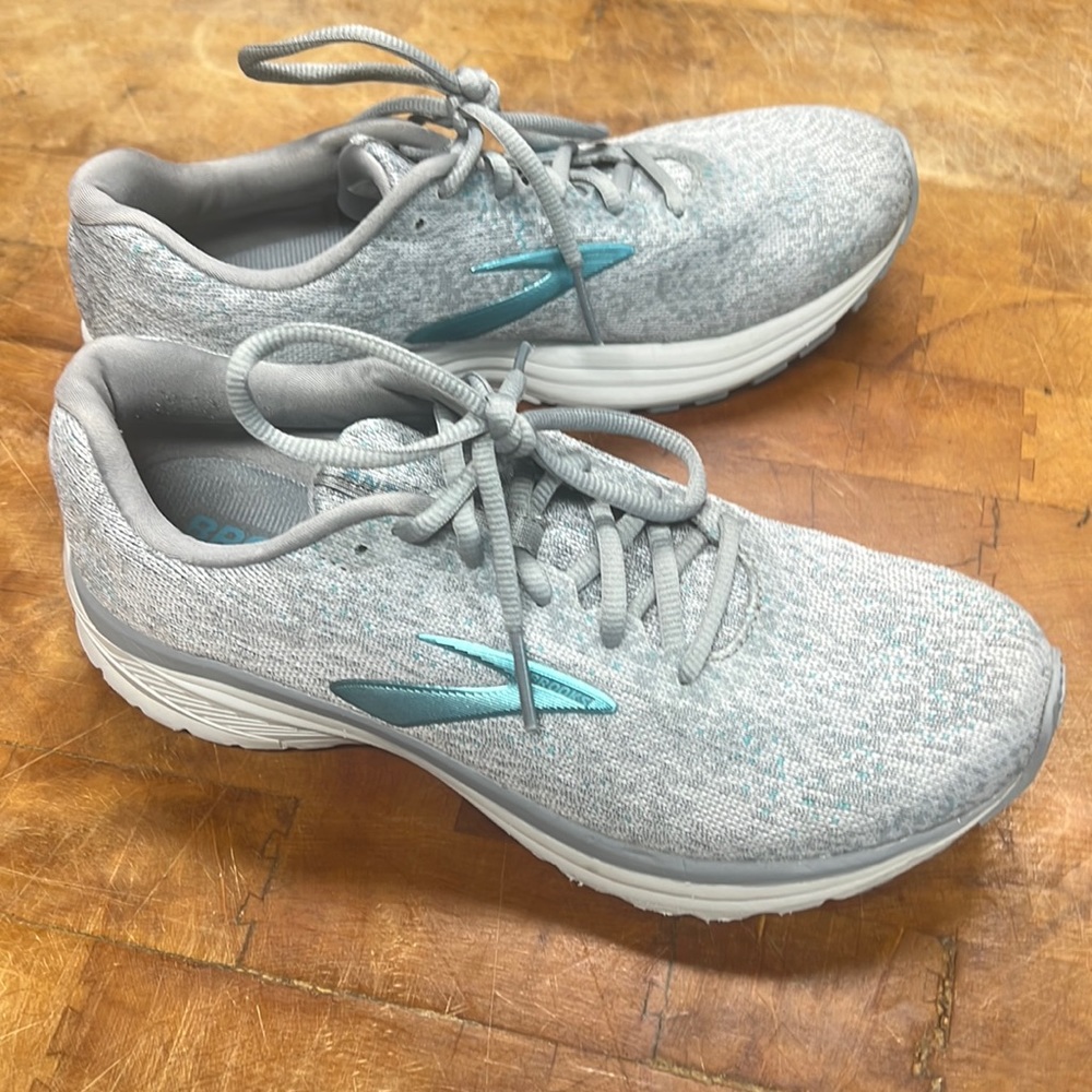 Women’s Brooks Anthem sneakers - slightly worn - teal and light grey coloring